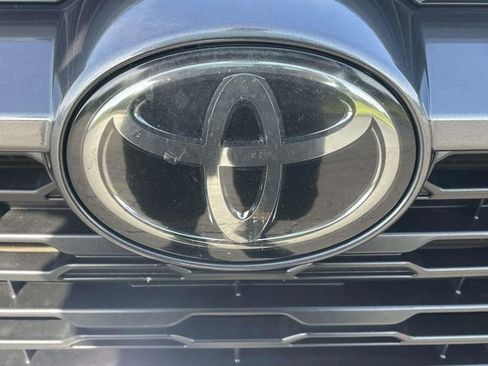 Used 2020 Toyota RAV4 LE FWD image 4