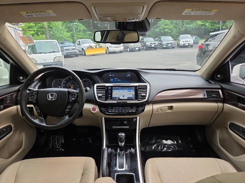 Used 2016 Honda Accord Touring image 9