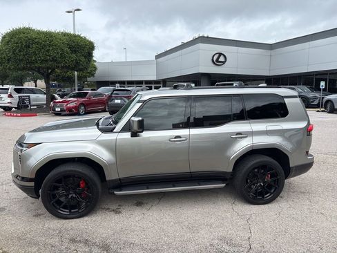 Used 2024 Lexus GX 550 w/ Accessory Package (Z1) AWD/4WD image 2