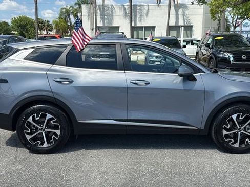 Used 2025 Kia Sportage EX image 10