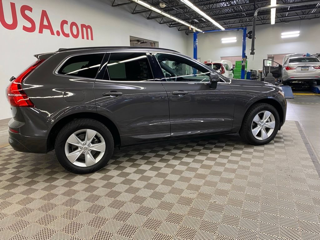 Used 2022 Volvo XC60 B5 Momentum AWD/4WD image 5