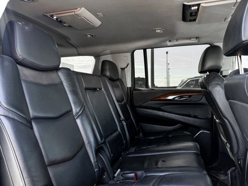Used 2018 Cadillac Escalade ESV Luxury image 15