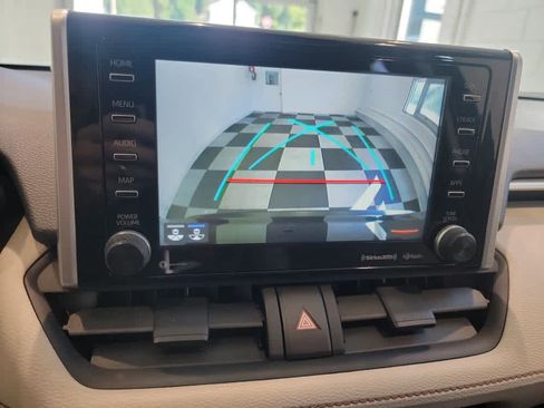 Used 2021 Toyota RAV4 XLE image 17