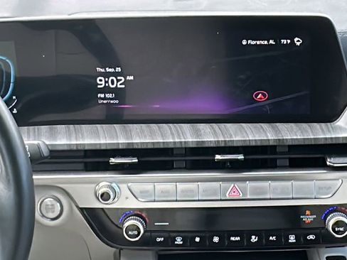 Used 2025 Kia Telluride EX w/ EX Captain's Chair Package image 20