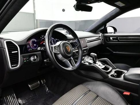 Certified 2023 Porsche Cayenne GTS AWD/4WD image 4