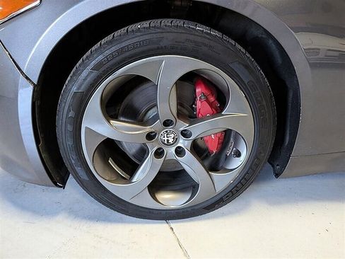 Used 2017 Alfa Romeo Giulia Ti w/ TI 19" Sport Package AWD/4WD image 15