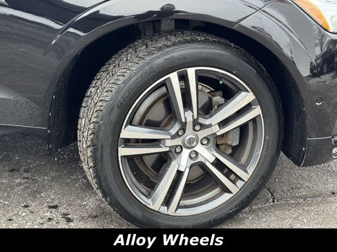 Used 2018 Volvo XC60 T6 Momentum w/ Advanced Package image 14