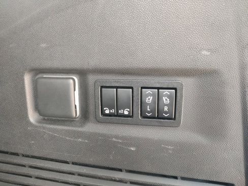 Used 2021 Chevrolet Suburban High Country image 28