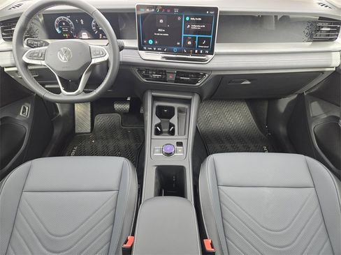 New 2026 Volkswagen Tiguan SE image 21