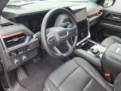 Used 2025 GMC Yukon Denali AWD/4WD image 9