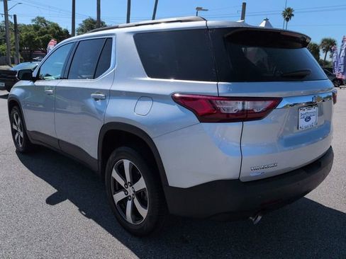 Used 2020 Chevrolet Traverse LT w/ LT Premium Package FWD image 6