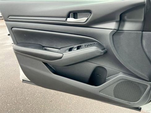 Used 2025 Nissan Altima 2.5 SV image 30