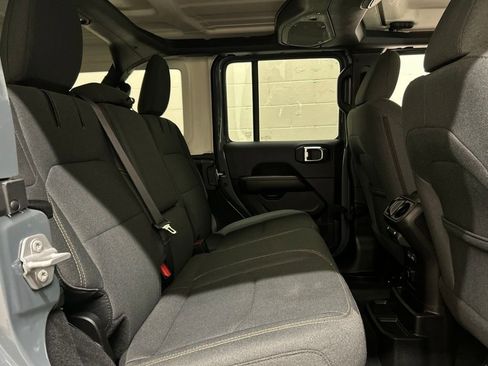Used 2025 Jeep Wrangler Unlimited Sahara AWD/4WD image 4