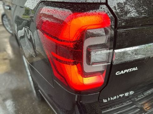 Used 2023 Ford Expedition Limited AWD/4WD image 28