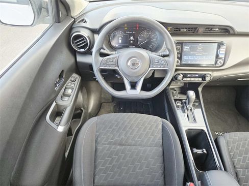 Used 2021 Nissan Kicks SV image 10