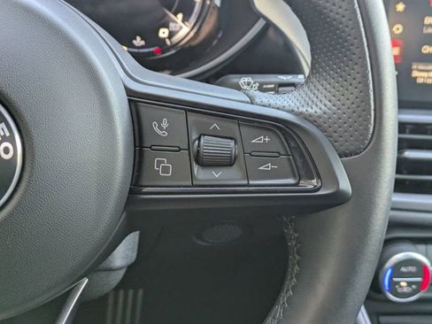 Used 2025 Alfa Romeo Giulia AWD w/ Veloce Package AWD image 31