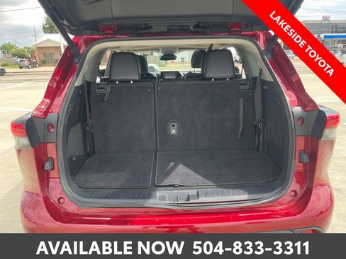 Used 2021 Toyota Highlander XLE FWD image 20