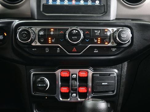 Used 2021 Jeep Wrangler Unlimited Sport AWD/4WD image 21