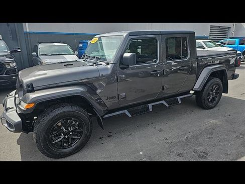 Used 2023 Jeep Gladiator Sport image 1
