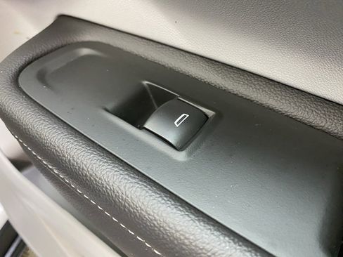 Used 2022 GMC Terrain SLT image 17