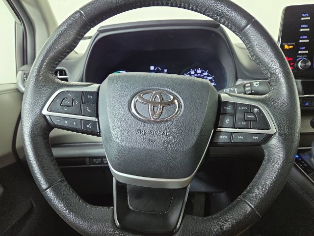 Used 2024 Toyota Sienna XLE FWD image 22