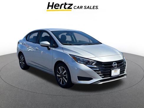 Used 2025 Nissan Versa SV image 1