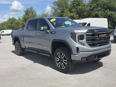 Used 2025 GMC Sierra 1500 AT4 w/ AT4 Premium Package AWD/4WD image 9