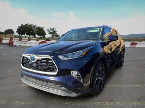 Used 2020 Toyota Highlander XLE FWD image 5