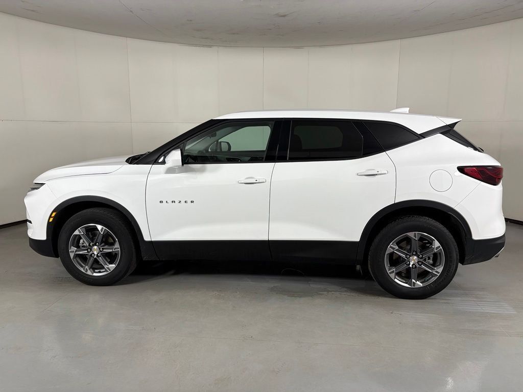 Used 2025 Chevrolet Blazer LT FWD image 5