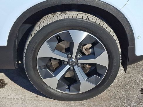 Certified 2024 Volvo XC40 B5 Plus w/ Climate Package image 8