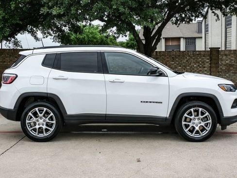 Used 2023 Jeep Compass Latitude AWD/4WD image 14