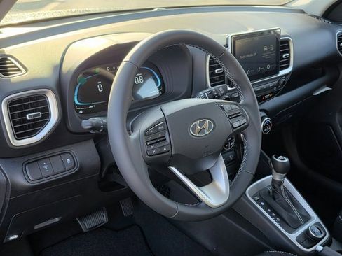 New 2025 Hyundai Venue SEL image 13