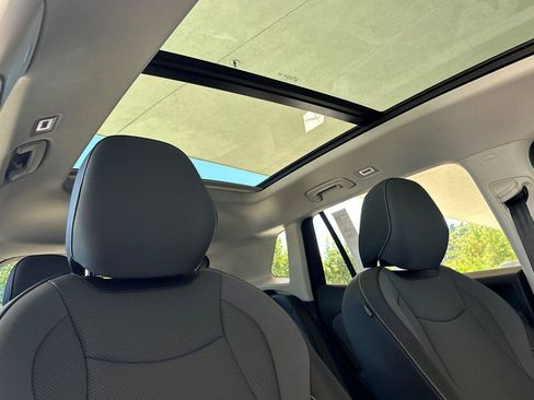 New 2025 Volkswagen Tiguan SE image 16