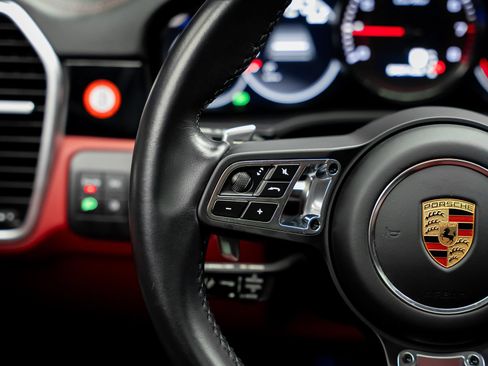 Used 2023 Porsche Cayenne Turbo AWD/4WD image 43