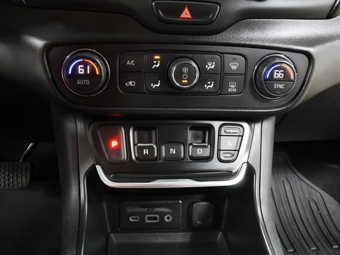 Used 2019 GMC Terrain Denali w/ Comfort Package FWD image 10