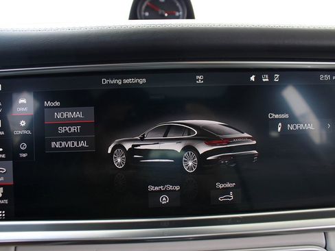 Used 2018 Porsche Panamera 4 AWD/4WD image 37