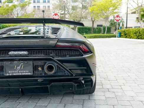 Used 2022 Lamborghini Huracan EVO image 26