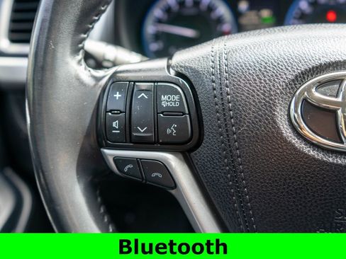Used 2019 Toyota Highlander SE image 22