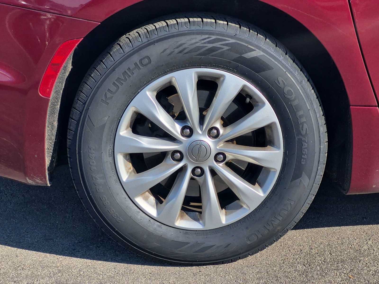 Used 2018 Chrysler Pacifica Touring-L FWD image 13