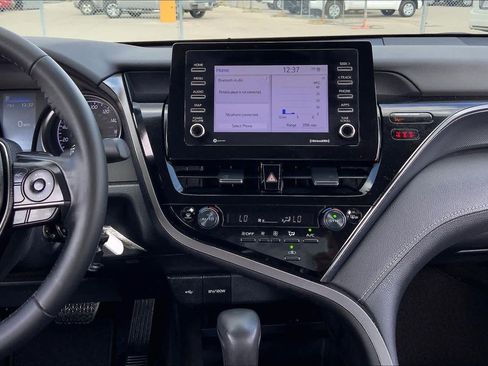 Used 2023 Toyota Camry SE image 6