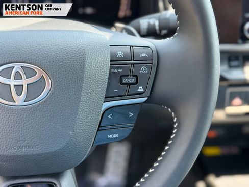 Used 2026 Toyota Camry SE FWD image 15