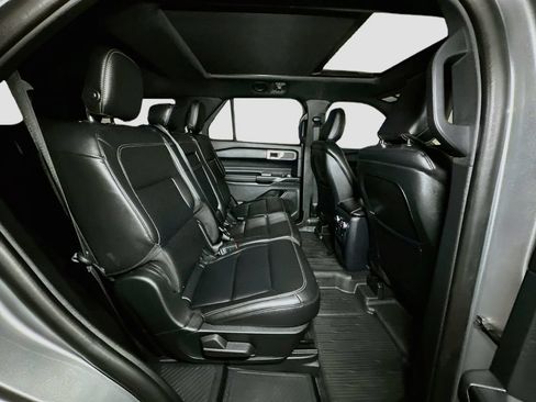 Certified 2020 Ford Explorer XLT w/ Equipment Group 202A AWD/4WD image 36