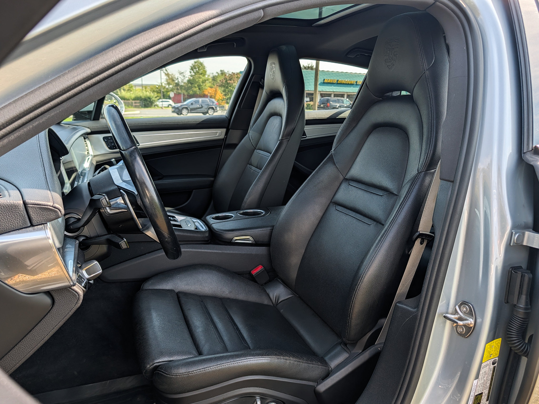 Used 2018 Porsche Panamera 4 w/ Premium Package AWD/4WD image 14