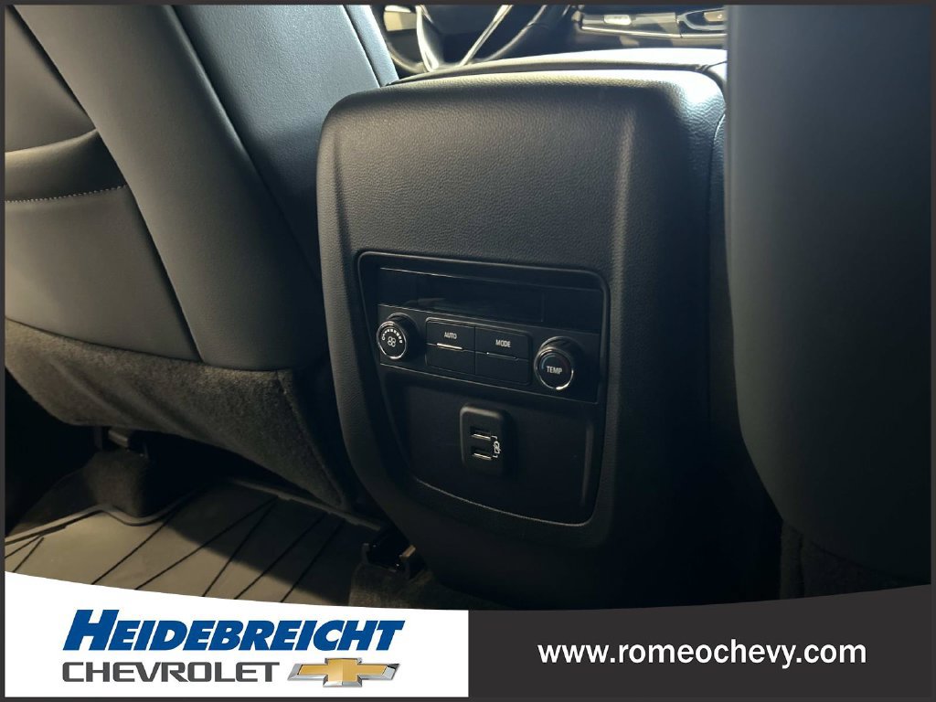 Used 2024 Buick Enclave Essence w/ Sport Touring Edition FWD image 17