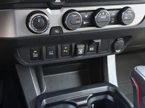 Used 2021 Toyota Tacoma SR5 AWD/4WD image 24