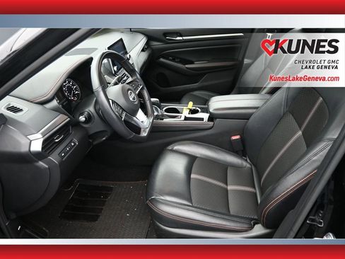 Used 2024 Nissan Altima 2.5 SR image 14