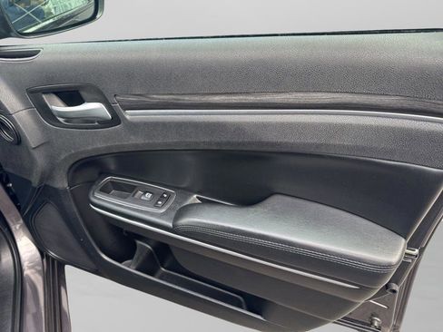 Used 2020 Chrysler 300 Touring w/ Sport Appearance Package image 25