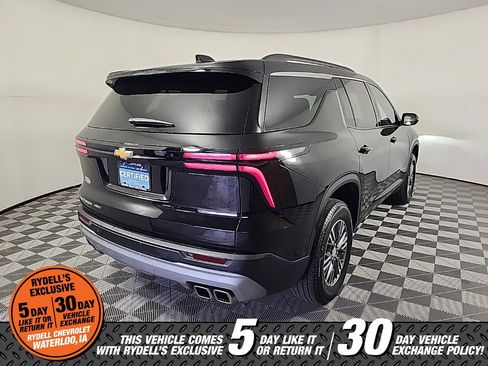 Used 2025 Chevrolet Traverse LT image 10