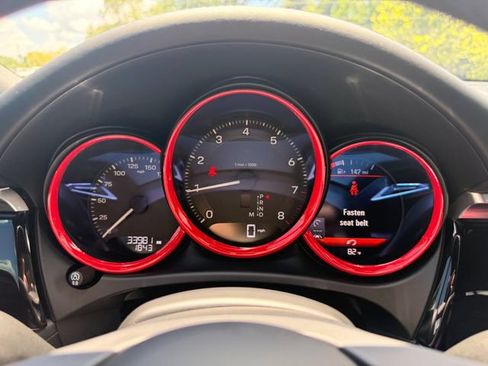 Used 2024 Porsche Macan AWD/4WD image 3