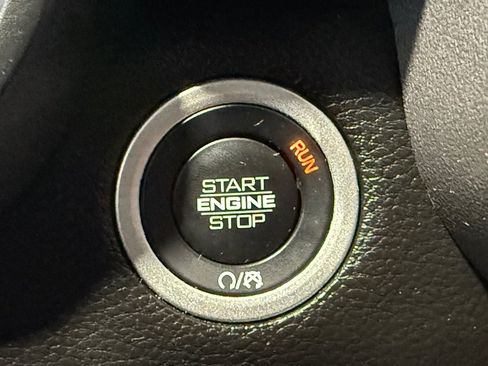 Used 2025 RAM 1500 Laramie image 17